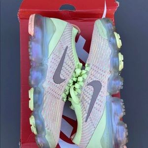Women Nike Vapor max Fly Knit size 10